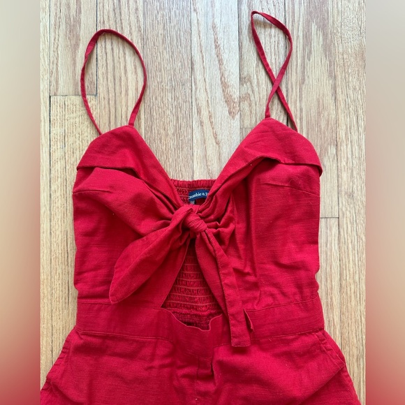 Abercrombie & Fitch red cut-out romper. Size XS - Picture 4 of 8